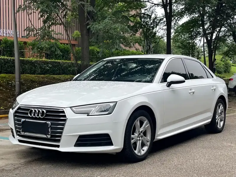 Audi A4L, 2017 — фото 1