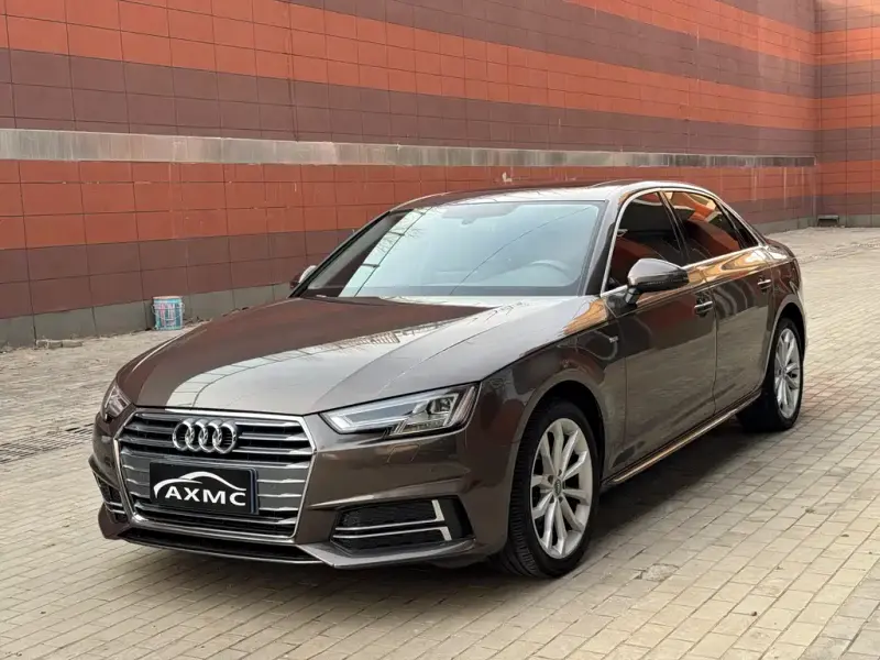 Audi A4L, 2018 — фото 1