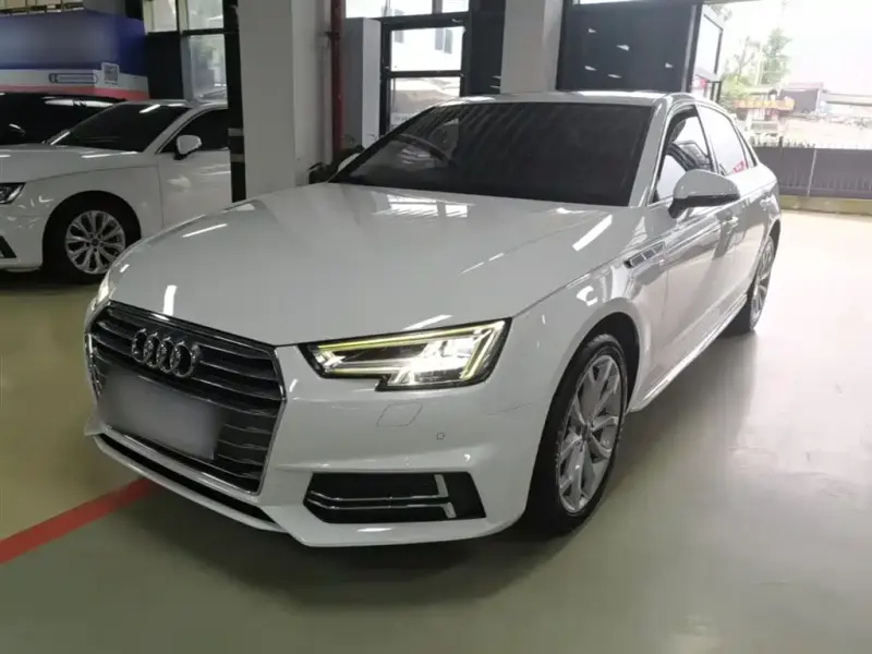Audi A4L, 2018 — фото 1