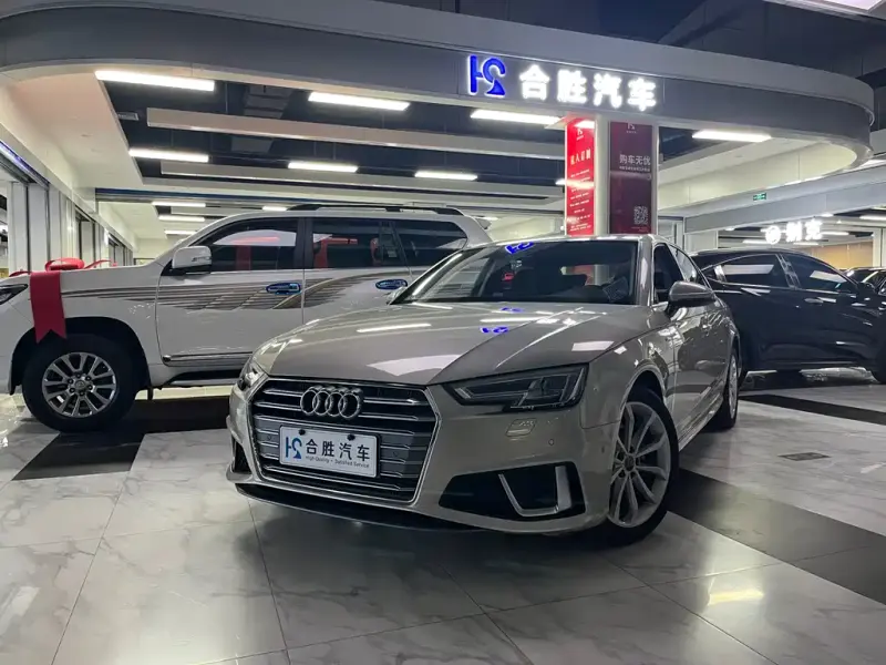 Audi A4L, 2019 — фото 1