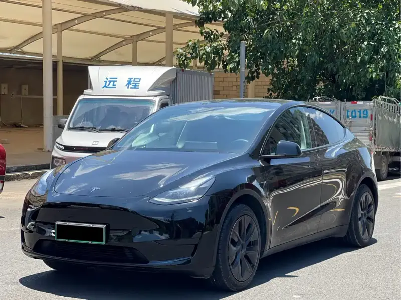 Tesla Model Y, 2024
