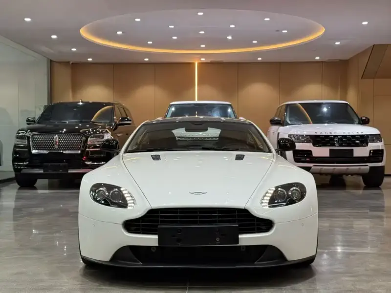 Aston Martin V8 Vantage, 2016 — фото 1