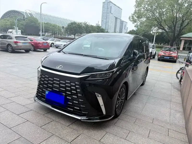 Lexus LM, 2024