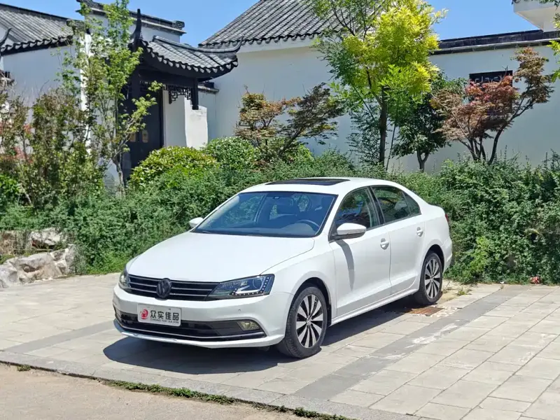 Volkswagen Sagitar, 2015