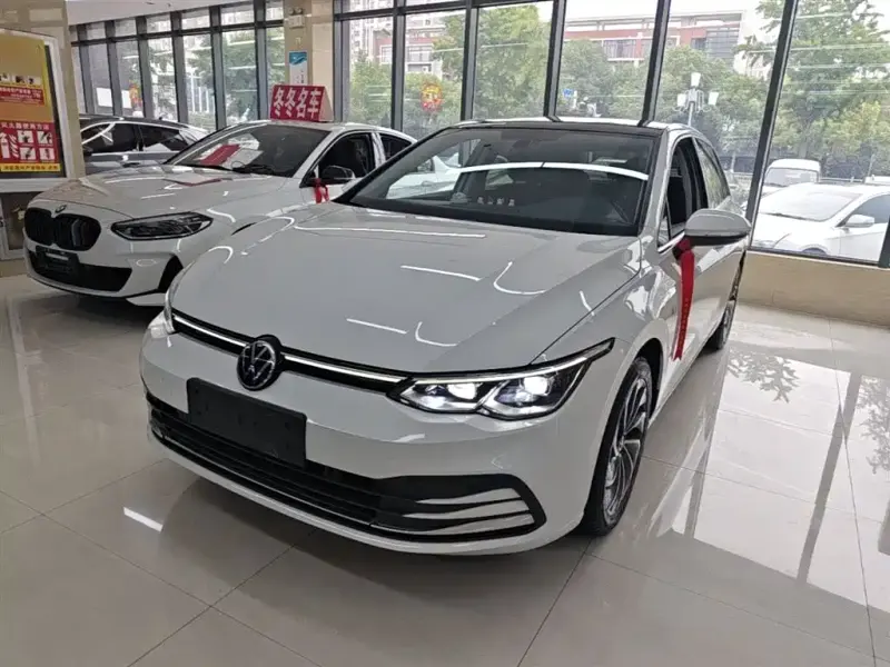 Volkswagen Golf, 2024