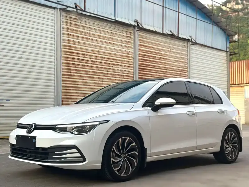 Volkswagen Golf, 2024