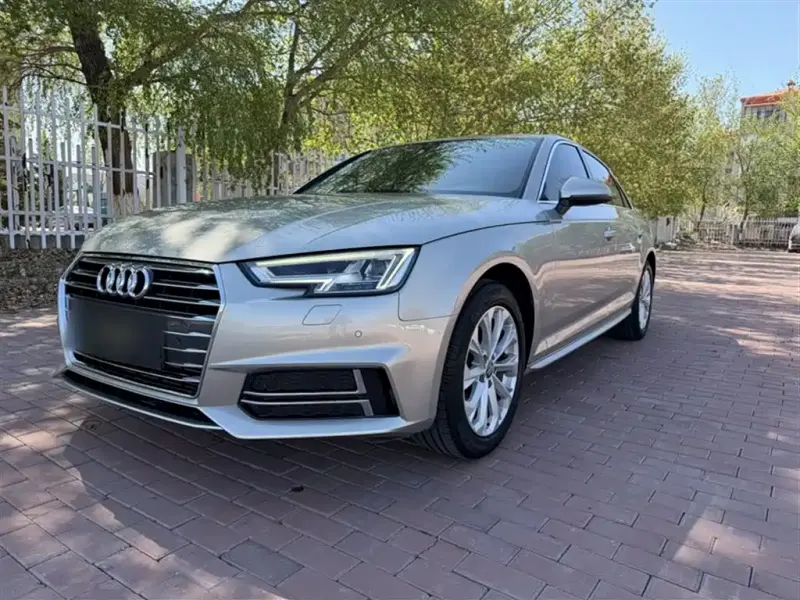 Audi A4L, 2020 — фото 1