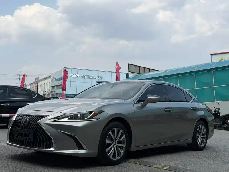 Lexus ES, 2018 — фото 1