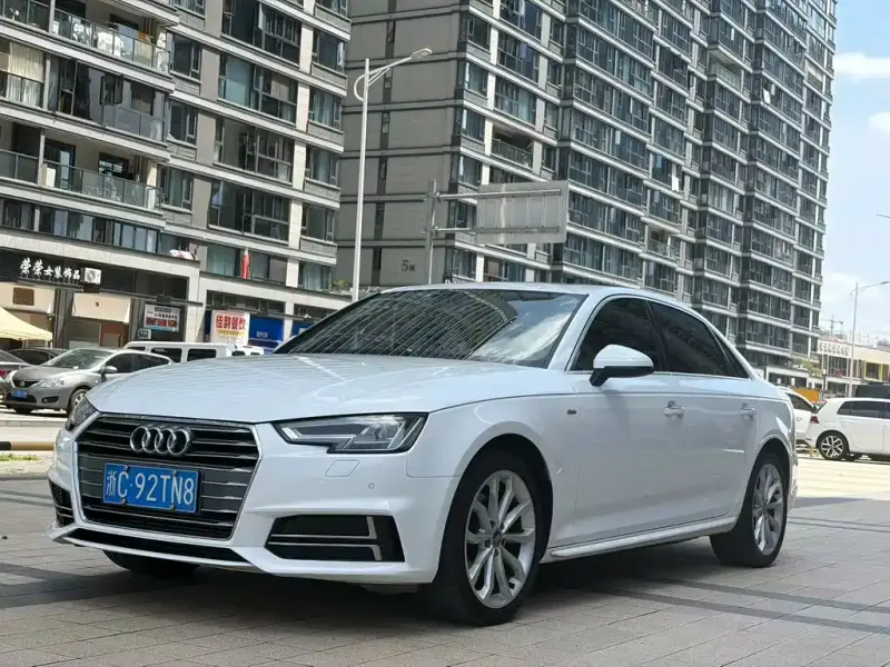 Audi A4L, 2018 — фото 1