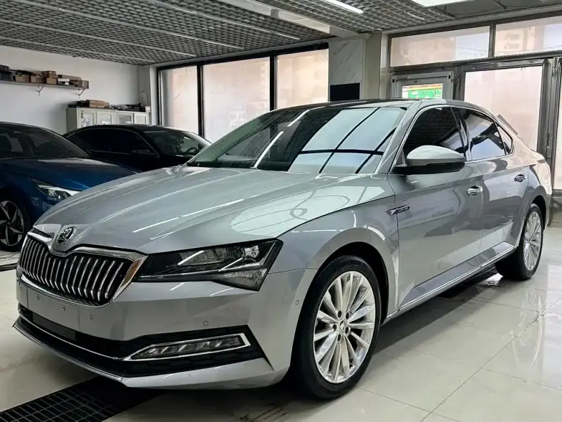 Skoda Superb, 2023 — фото 1