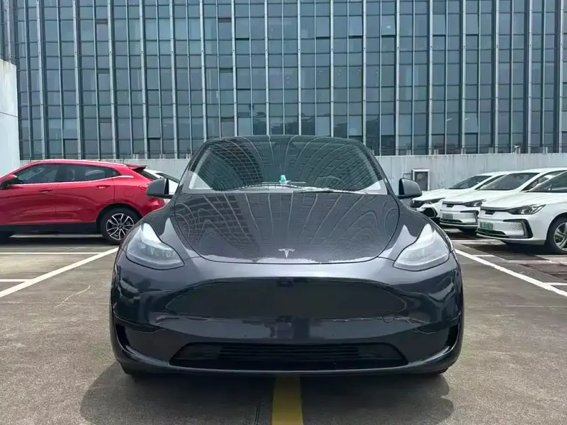 Tesla Model Y, 2025
