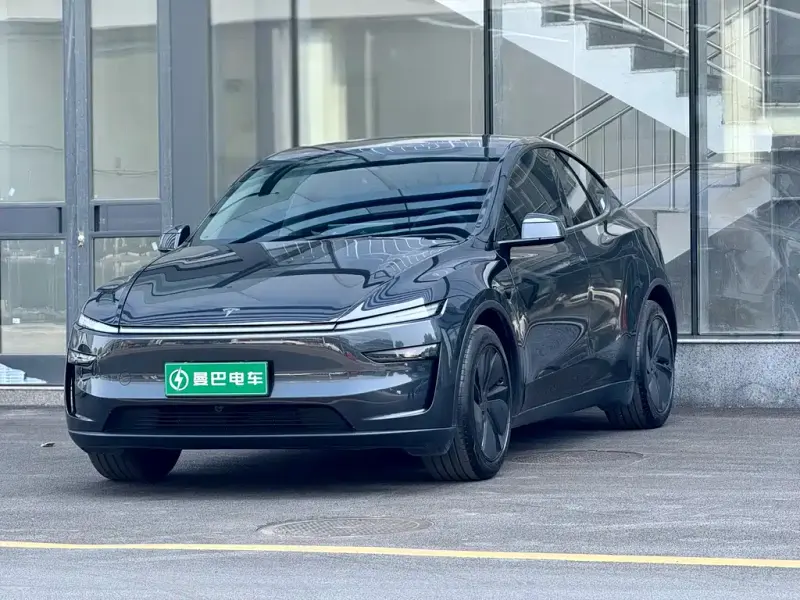 Tesla Model Y, 2025