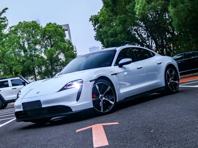 Porsche Taycan, 2021