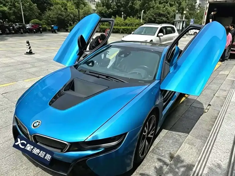 BMW i8, 2016