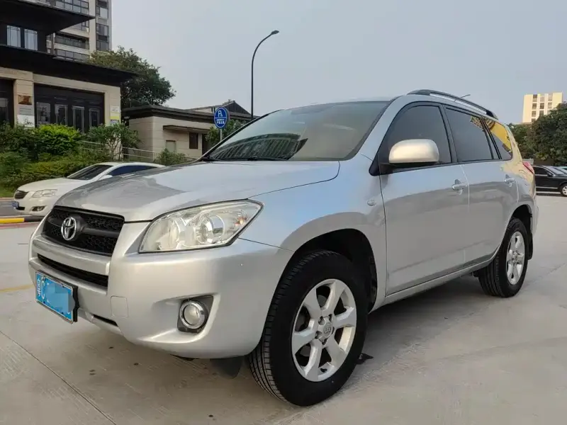Toyota RAV4, 2012 — фото 1