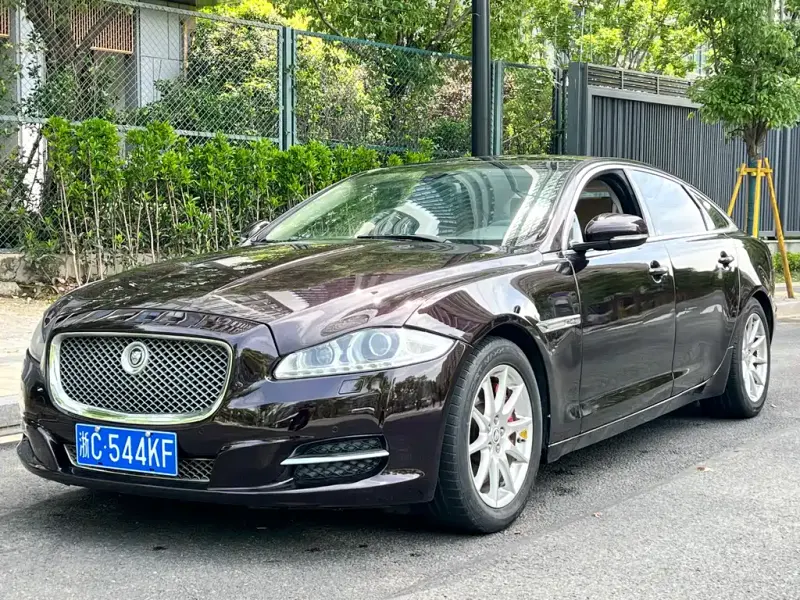 Jaguar XJ, 2011