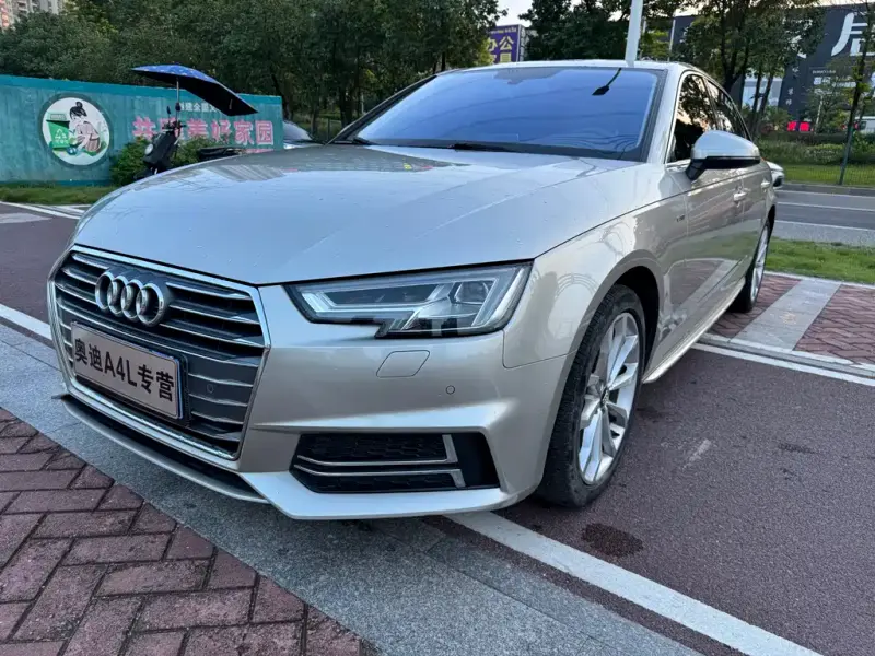 Audi A4L, 2018 — фото 1