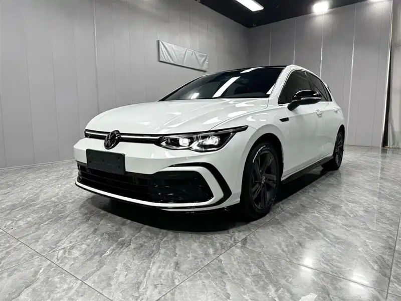 Volkswagen Golf, 2024