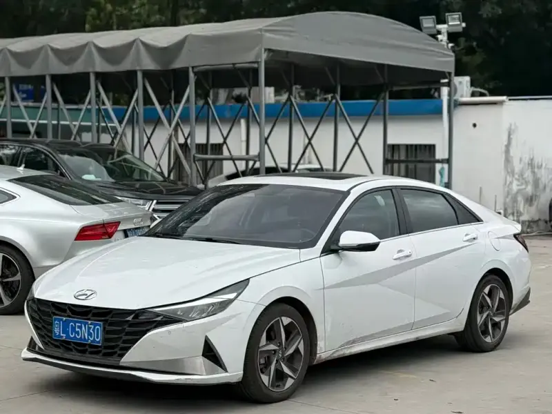 Hyundai Elantra, 2022