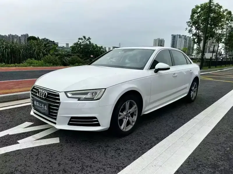Audi A4L, 2018 — фото 1