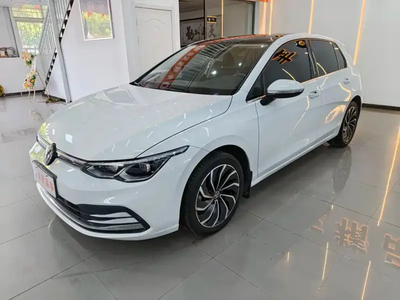 Volkswagen Golf, 2023