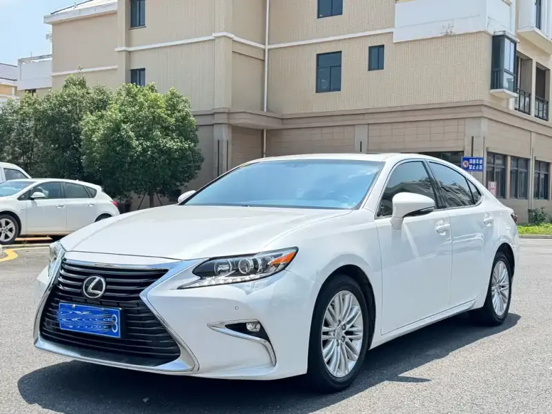 Lexus ES, 2018 — фото 1