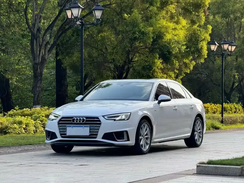 Audi A4L, 2019 — фото 1