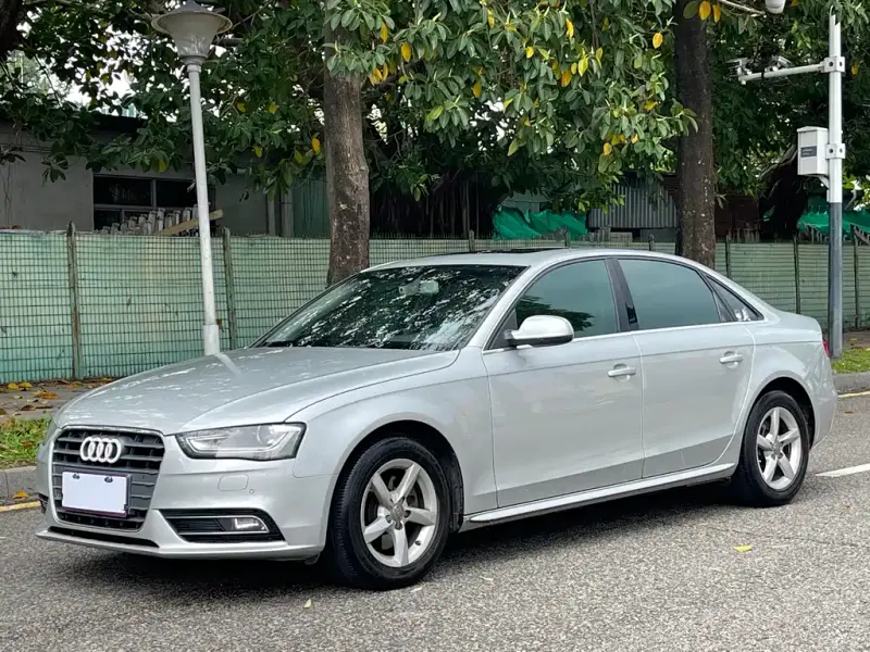 Audi A4L, 2012 — фото 1