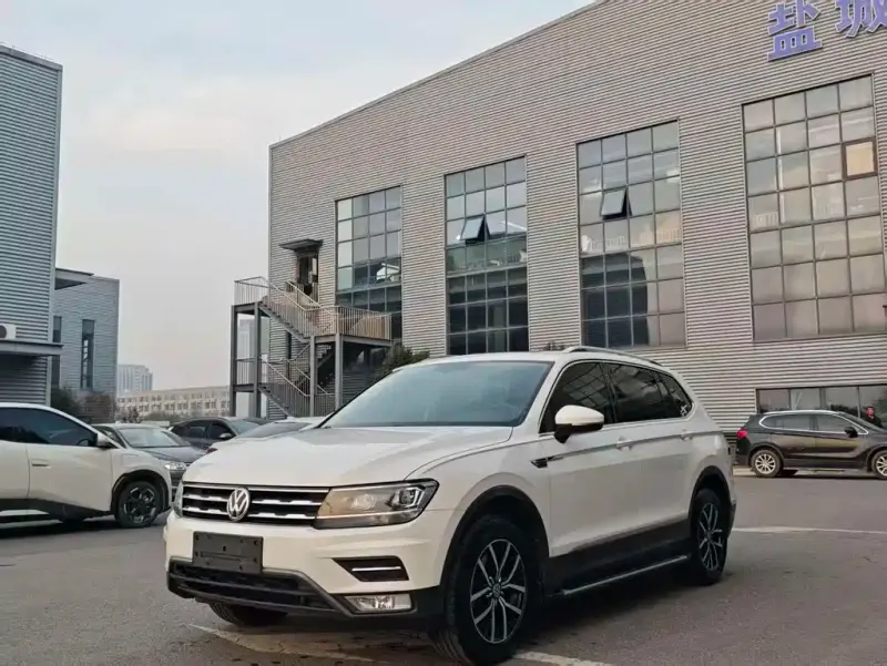 Volkswagen Tiguan L, 2017