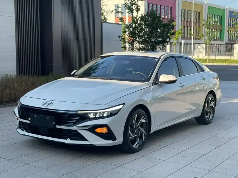 Hyundai Elantra, 2024
