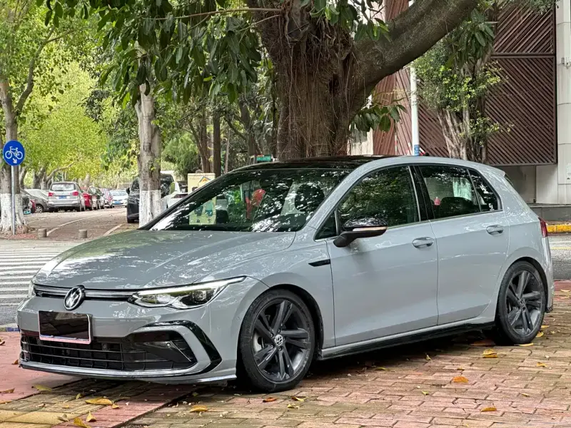Volkswagen Golf, 2022