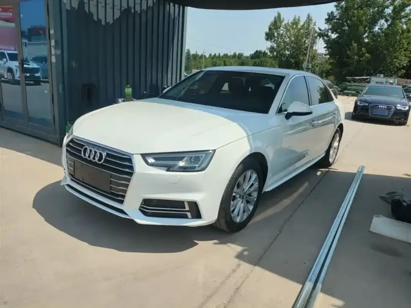 Audi A4L, 2019 — фото 1