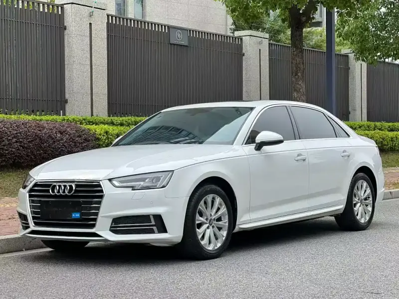 Audi A4L, 2020 — фото 1