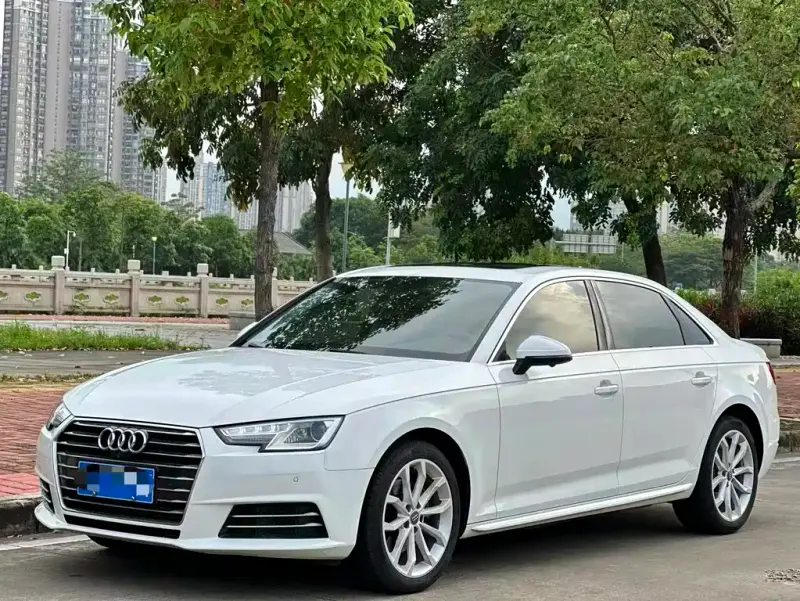 Audi A4L, 2018 — фото 1