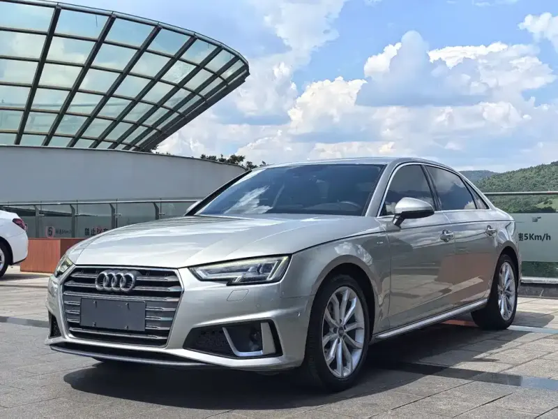 Audi A4L, 2019 — фото 1