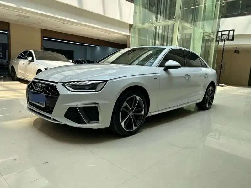 Audi A4L, 2020 — фото 1