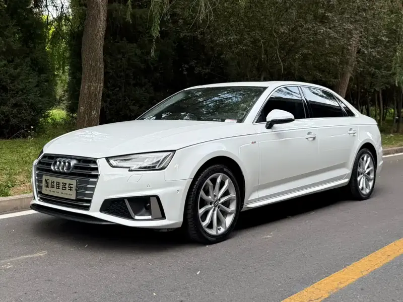 Audi A4L, 2019 — фото 1