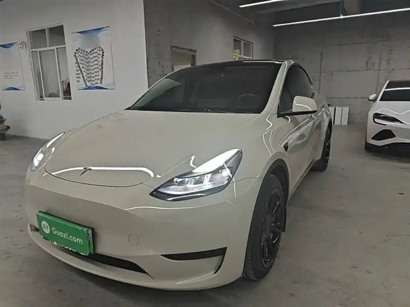 Tesla Model Y, 2023
