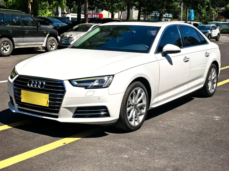 Audi A4L, 2018 — фото 1