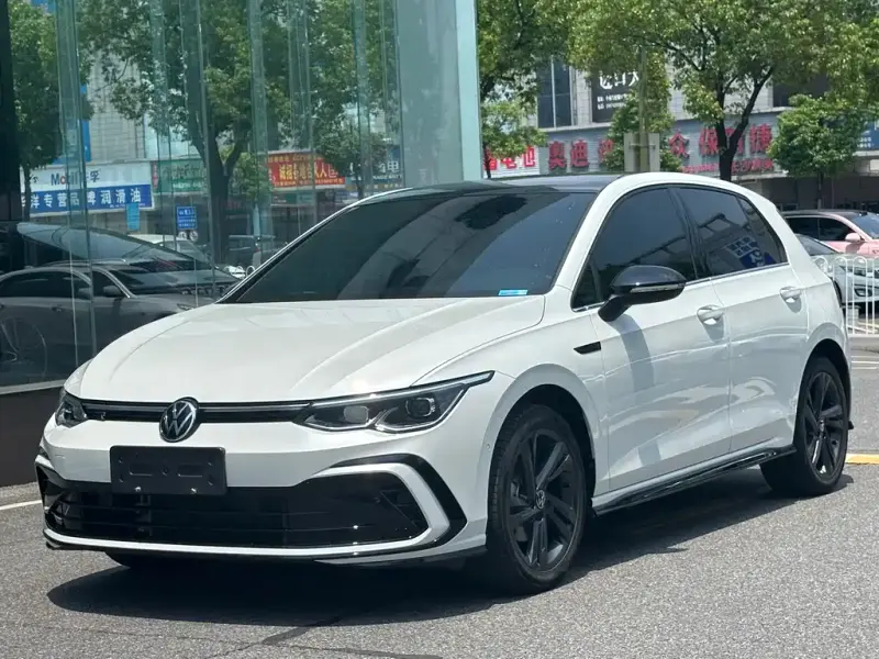 Volkswagen Golf, 2023