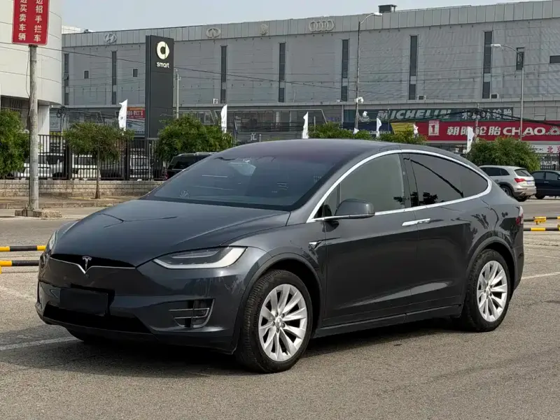 Tesla Model X, 2017