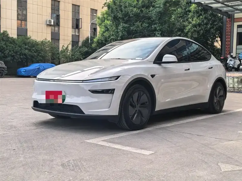 Tesla Model Y, 2025