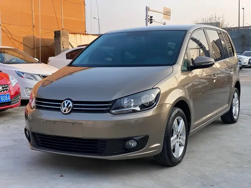Volkswagen Touran, 2015 — фото 1
