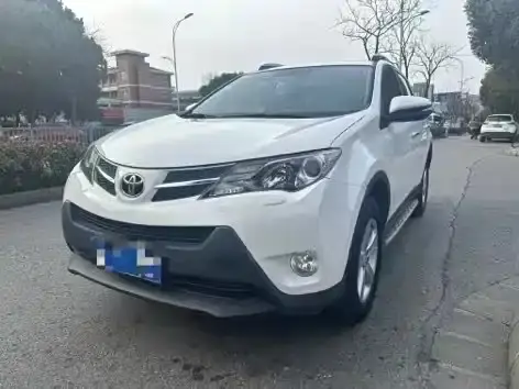 Toyota RAV4, 2015 — фото 1