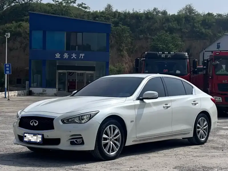 Infiniti Q50L, 2015