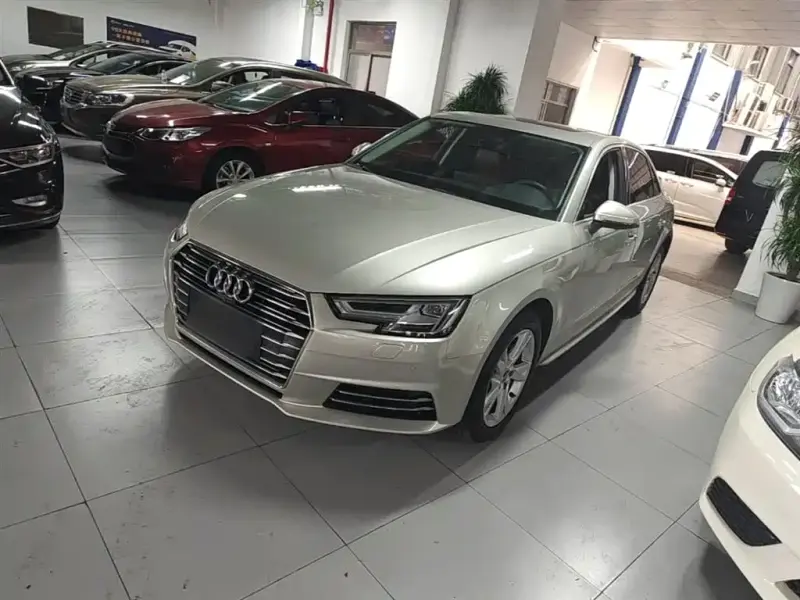 Audi A4L, 2018 — фото 1