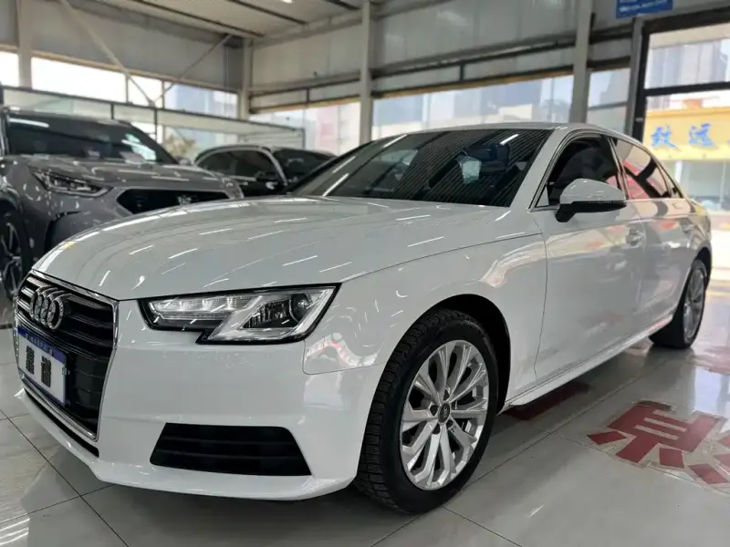Audi A4L, 2017 — фото 1