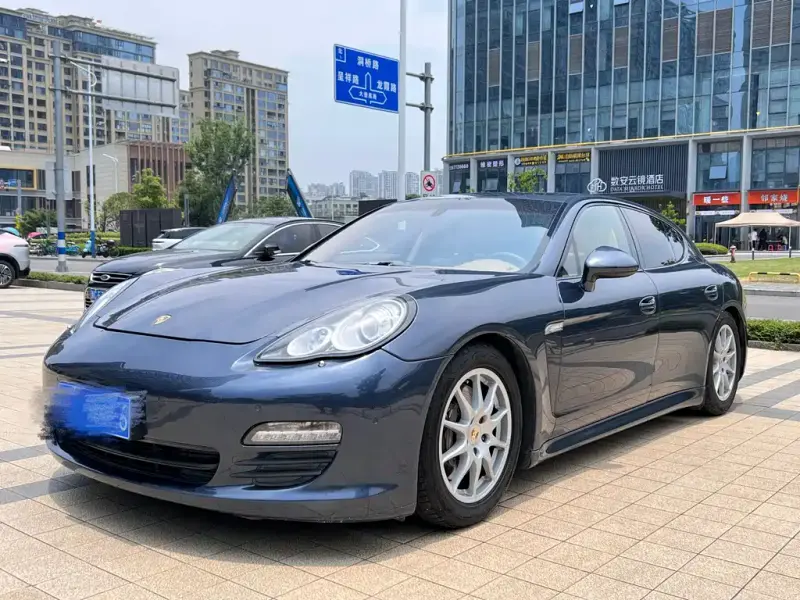 Porsche Panamera, 2011