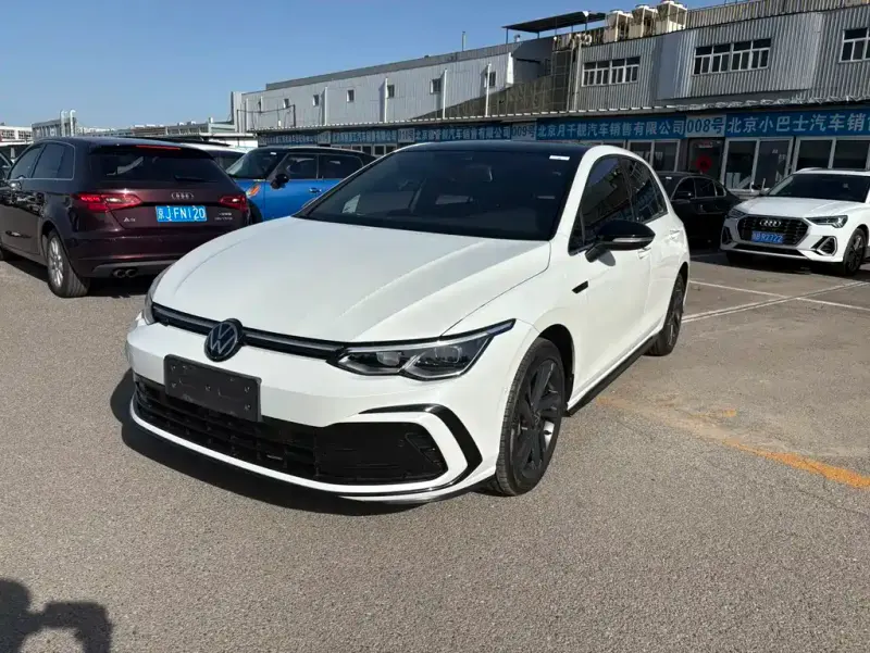 Volkswagen Golf, 2022