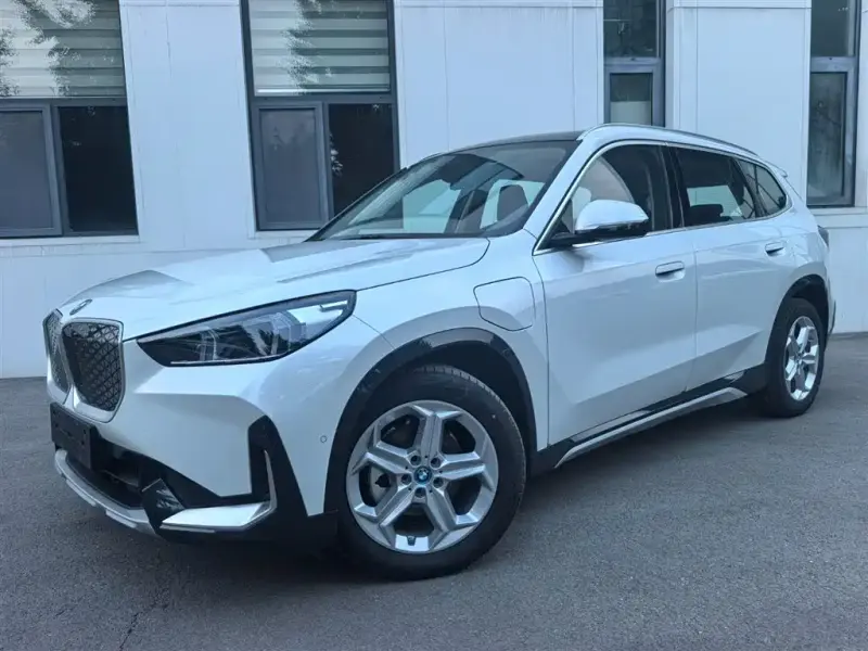 BMW iX1, 2025